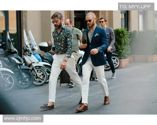 足球明星图案脖套时尚潮流单品让你在运动中尽显个性魅力